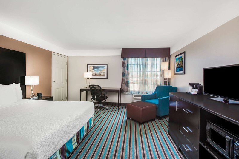 La Quinta Inn & Suites Bakersfield North - 960