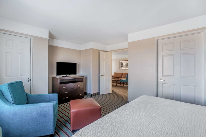 La Quinta Inn & Suites Bakersfield North - 960