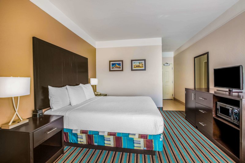 La Quinta Inn & Suites Bakersfield North - 960