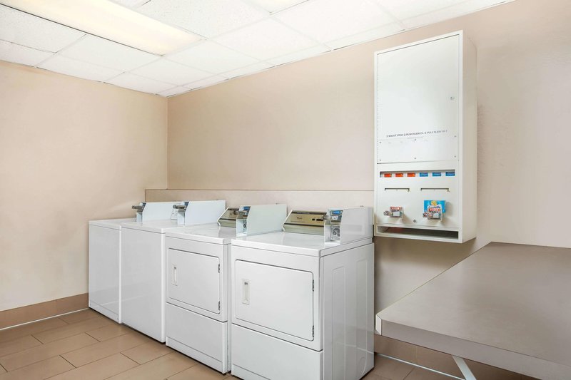 La Quinta Inn & Suites Bakersfield North - 960