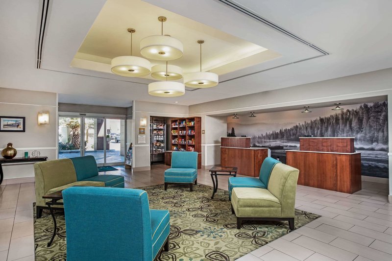 La Quinta Inn & Suites Bakersfield North - 960