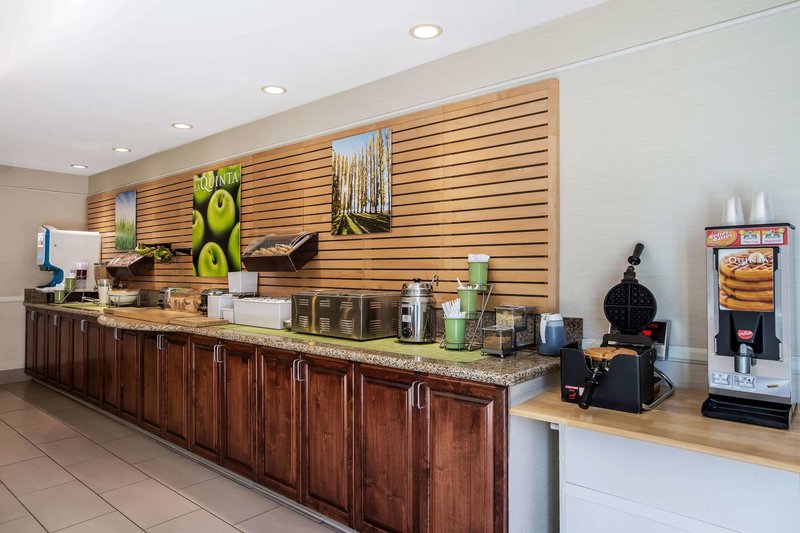 La Quinta Inn & Suites Bakersfield North - 960