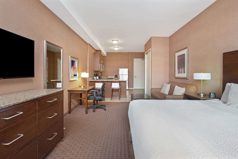 La Quinta Inn & Suites Paso Robles - 961