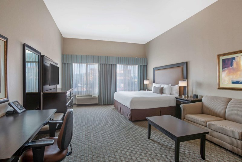 La Quinta Inn & Suites Paso Robles - 961