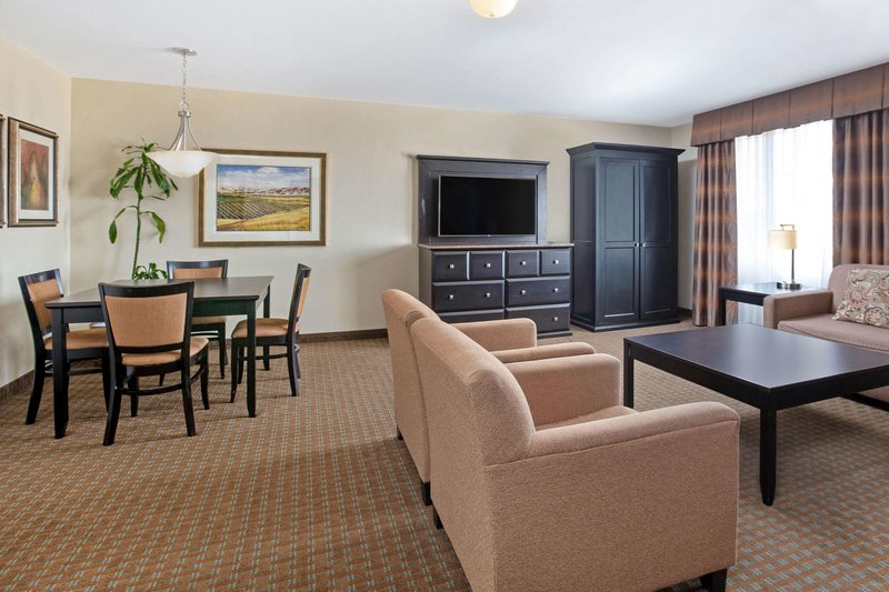 La Quinta Inn & Suites Paso Robles - 961