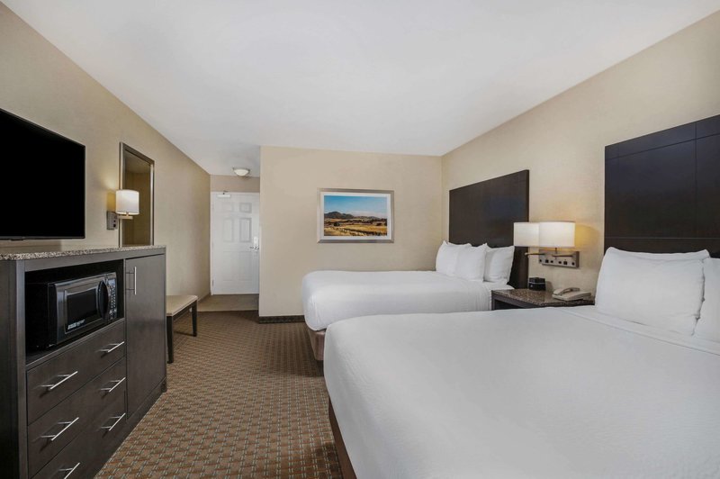 La Quinta Inn & Suites Paso Robles - 961