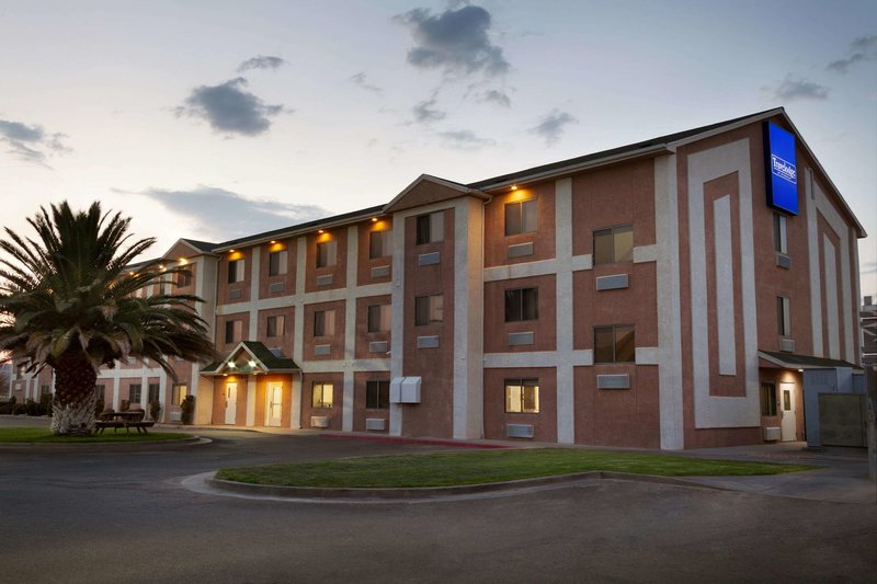 Travelodge By Wyndham Yermo - 969