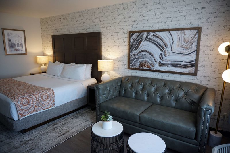 Oxford Suites Chico - 970