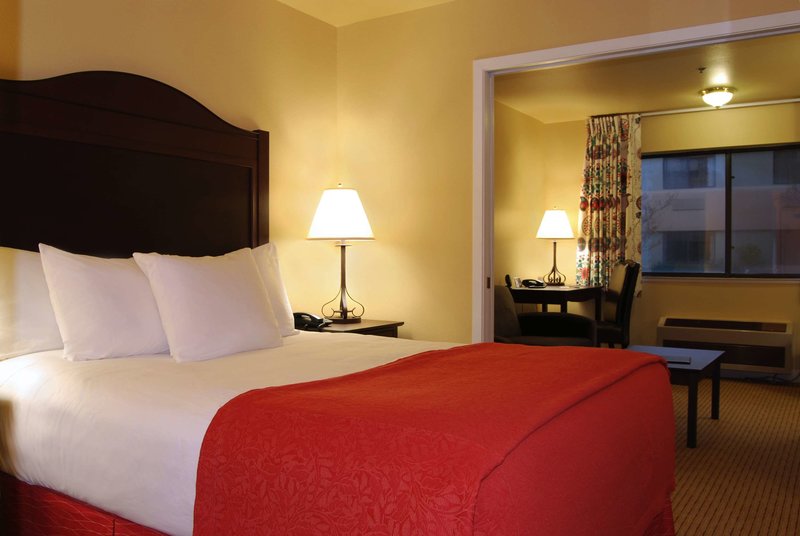 Oxford Suites Redding - 971