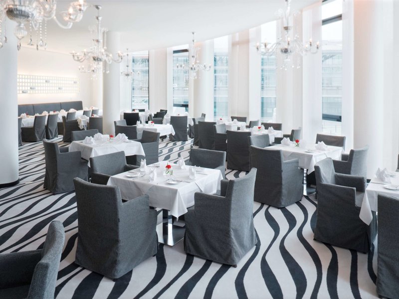 Mövenpick Hotel Stuttgart Airport - 585