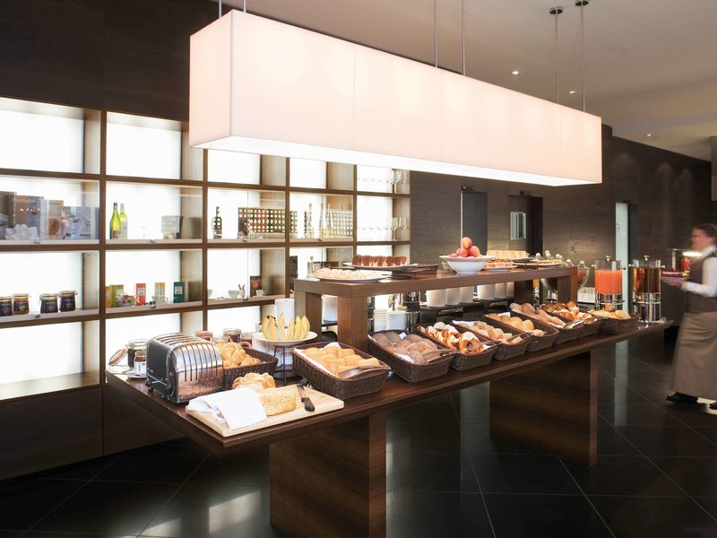 Mövenpick Hotel Stuttgart Airport - 585