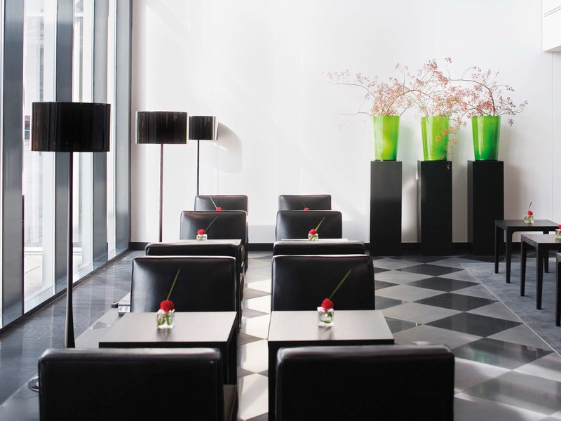 Mövenpick Hotel Stuttgart Airport - 585