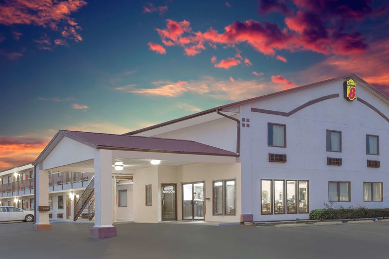 Super 8 By Wyndham Moody - 977