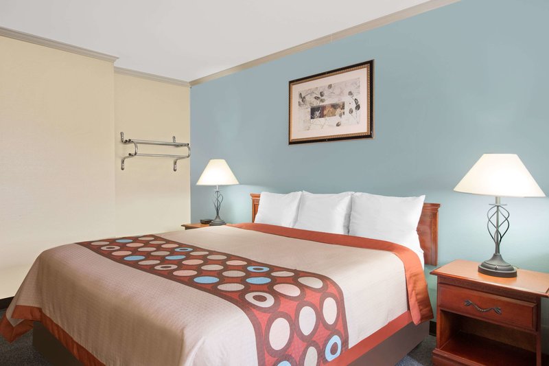 Super 8 By Wyndham Moody - 977