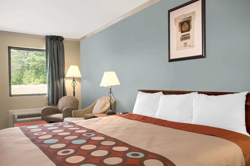 Super 8 By Wyndham Moody - 977