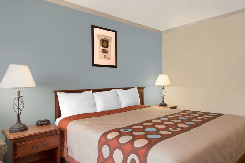 Super 8 By Wyndham Moody - 977