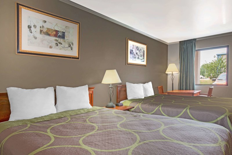 Super 8 By Wyndham Moody - 977