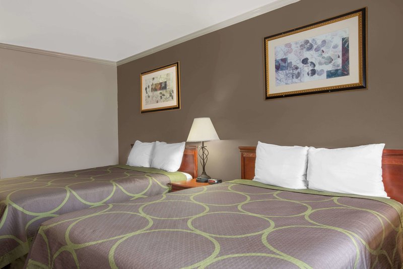 Super 8 By Wyndham Moody - 977