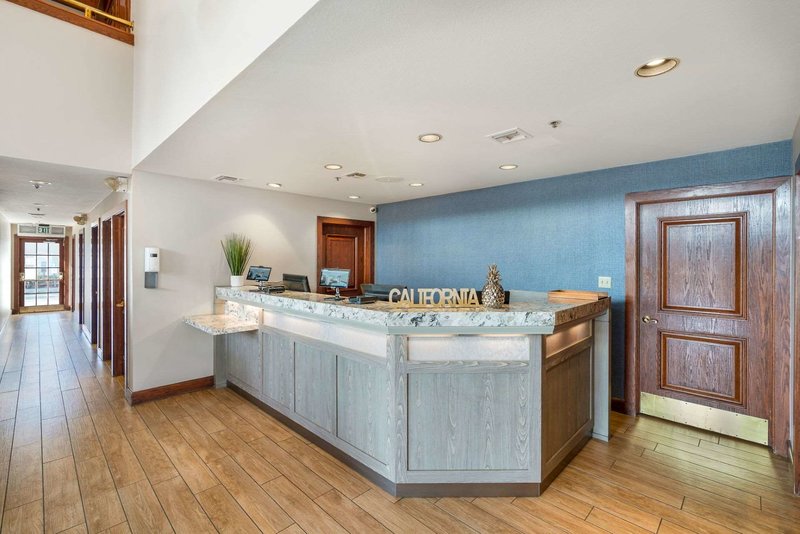 Chase Suite Hotel Brea - 980