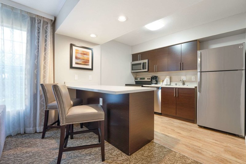 Chase Suite Hotel Brea - 980