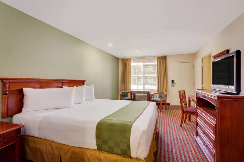 Travelodge By Windham El Centro - 982