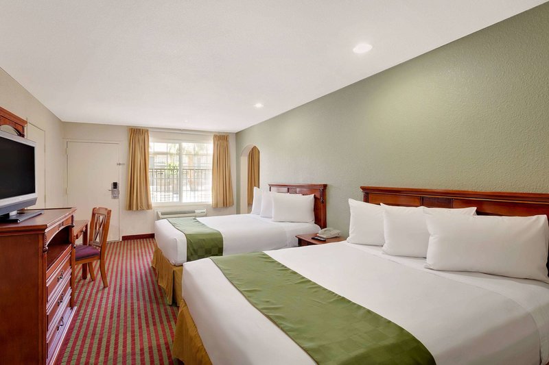 Travelodge By Windham El Centro - 982