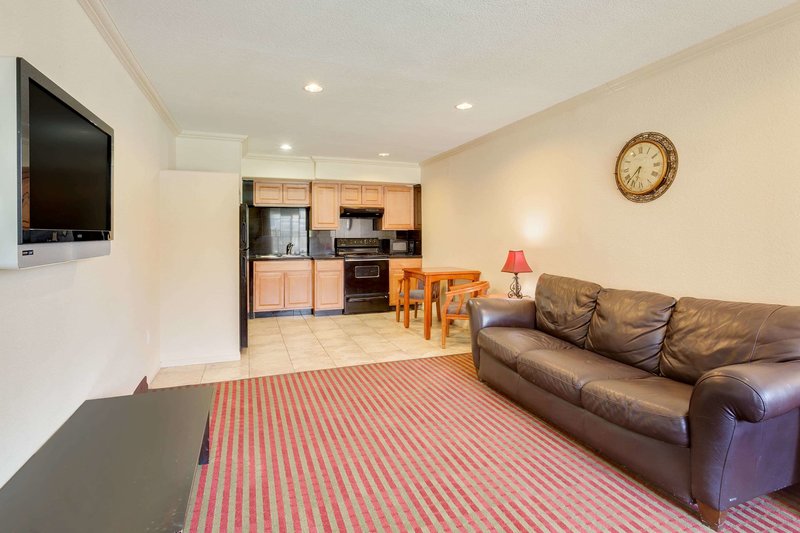 Travelodge By Windham El Centro - 982