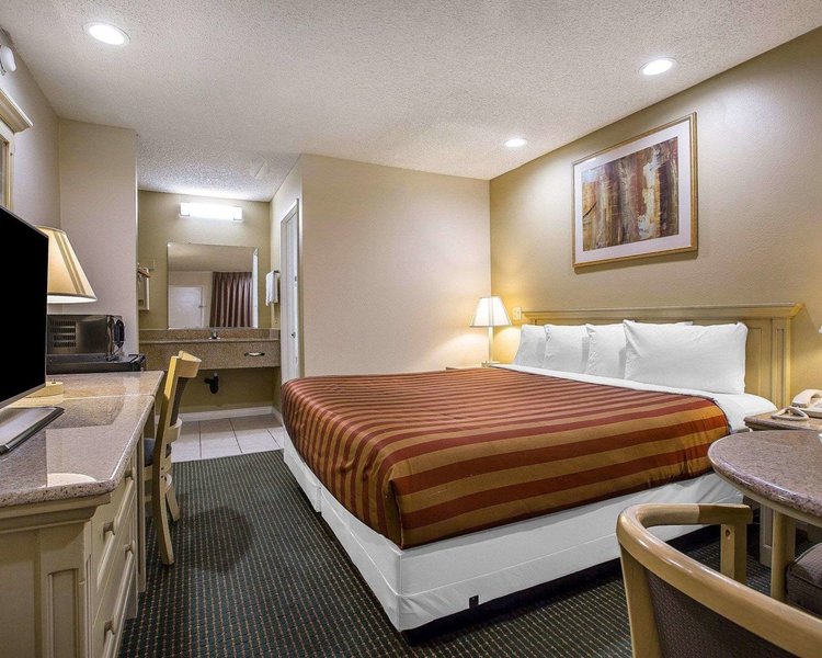 Rodeway Inn Santee - 988