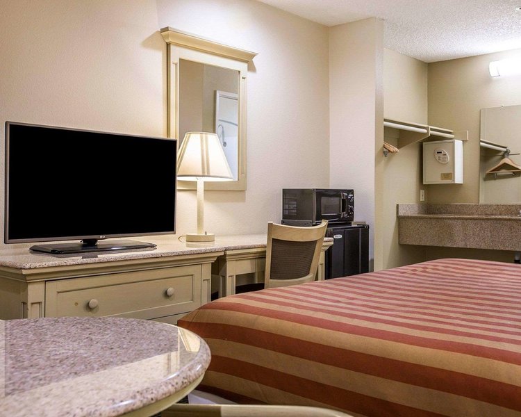 Rodeway Inn Santee - 988