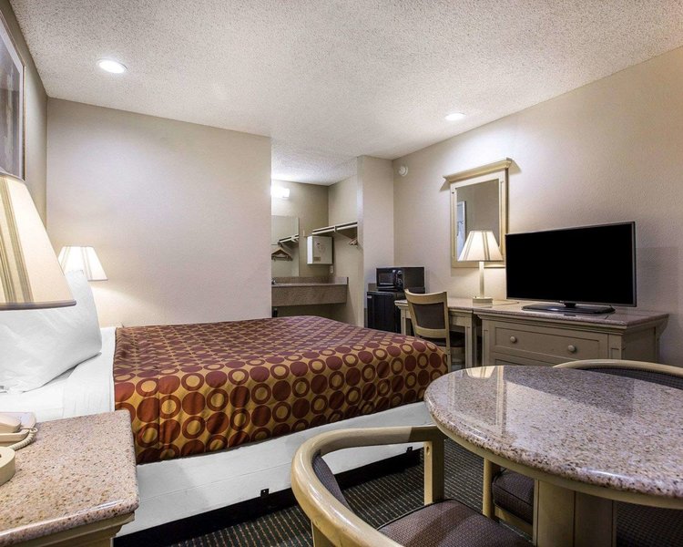 Rodeway Inn Santee - 988