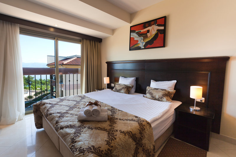 Blue Waves Resort - 989