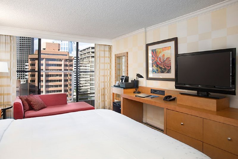 Pinnacle Hotel Vancouver Harbourfront - 606