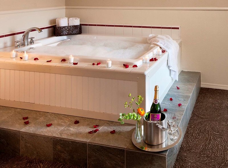 Cambria Landing Inn & Suites - 1004