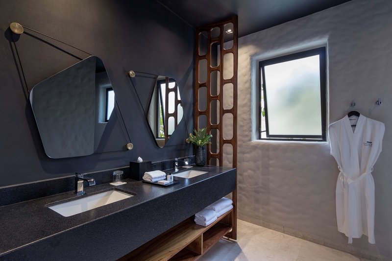 Thompson Zihuatanejo - 628