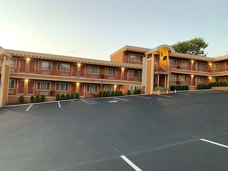 Budget Inn Of Hayward - 1007