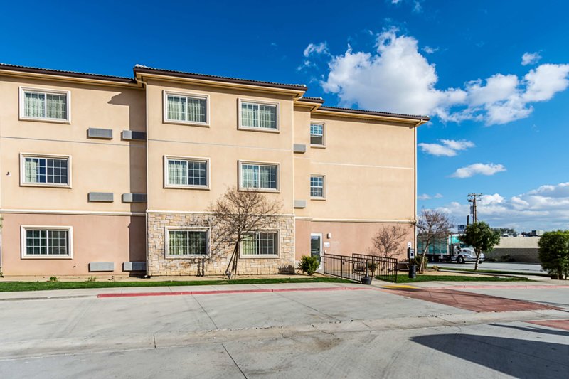 Studio 6 Bakersfield - 1011