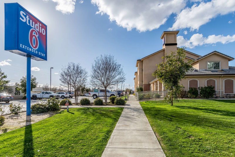 Studio 6 Bakersfield - 1011