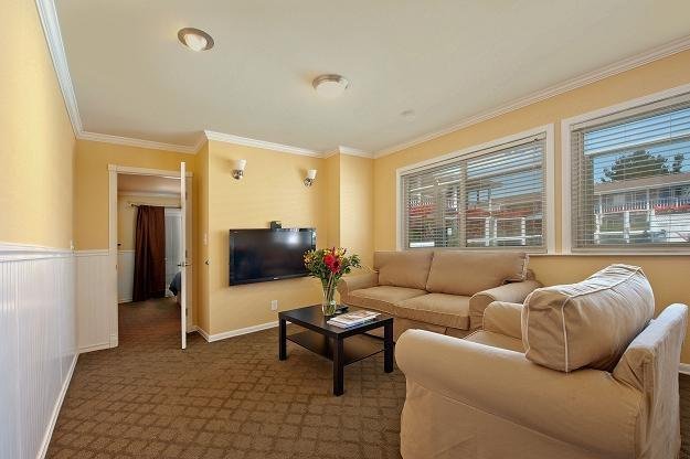 Monterey Bay Lodge - 1012