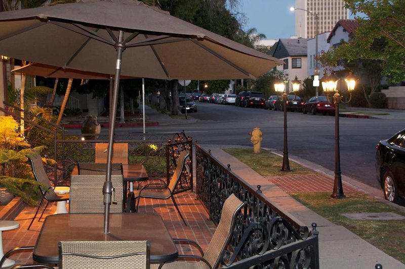 Wilshire Crest - 1024