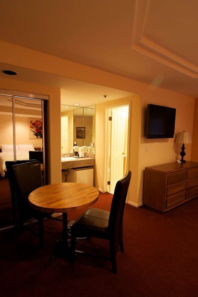 Wilshire Crest - 1024