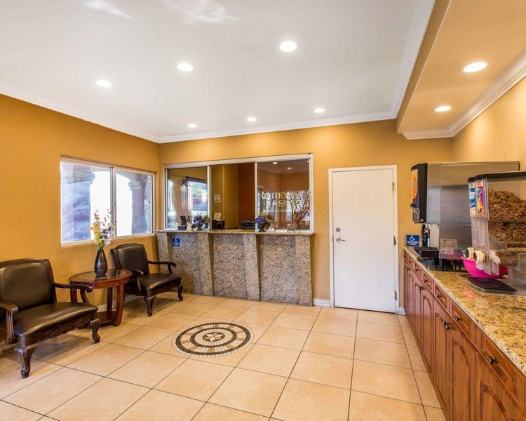 Rodeway Inn & Suites - 1028