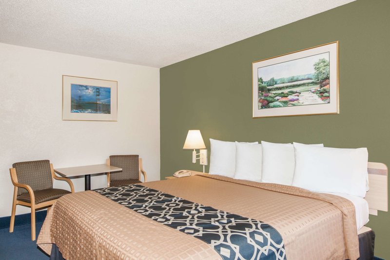 Travelodge Los Banos - 1030