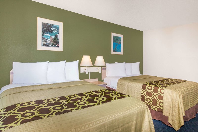 Travelodge Los Banos - 1030