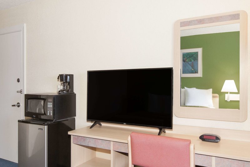 Travelodge Los Banos - 1030