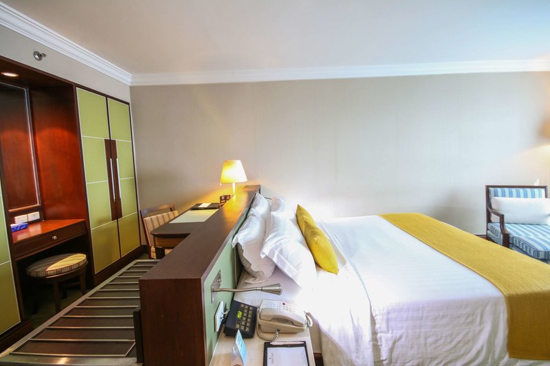 Golden Tulip Sovereign Bangkok - 428