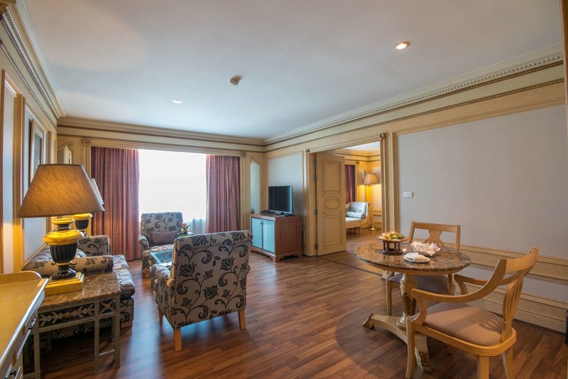 Golden Tulip Sovereign Bangkok - 428