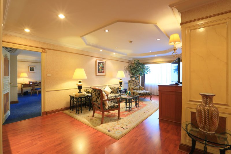 Golden Tulip Sovereign Bangkok - 428