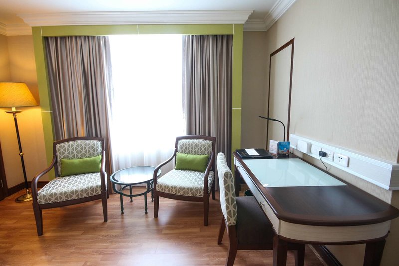 Golden Tulip Sovereign Bangkok - 428