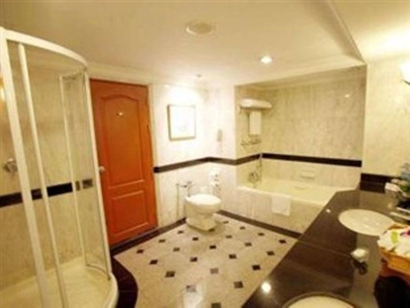 Golden Tulip Sovereign Bangkok - 428