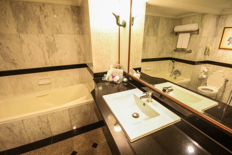 Golden Tulip Sovereign Bangkok - 428